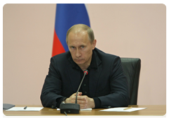 Prime Minister Vladimir Putin chairing a meeting in Mezhdurechesk, Kemerovo Region, on Raspadskaya coal mine accident|11 may, 2010|12:42