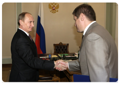 Prime Minister Vladimir Putin meeting with Sergei Kostin, chairman of state company Russian Highways (Avtodor)|12 may, 2010|13:20