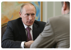 Prime Minister Vladimir Putin meeting with Sergei Kostin, chairman of state company Russian Highways (Avtodor)|12 may, 2010|13:29