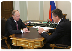 Prime Minister Vladimir Putin meeting with Dmitry Konov, CEO of the Siberian-Ural petrochemical company|12 may, 2010|15:11