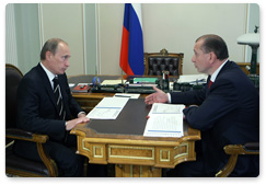 Prime Minister Vladimir Putin meets with Samara Region Governor Vladimir Artyakov