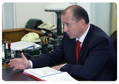 Prime Minister Vladimir Putin meeting with Samara Region Governor Vladimir Artyakov|13 may, 2010|11:22