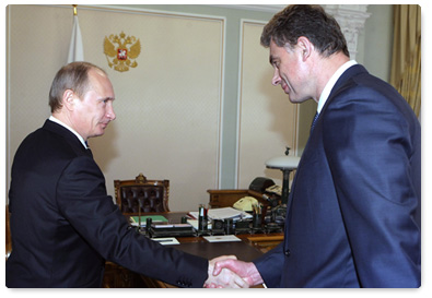 Prime Minister Vladimir Putin meets with Nikolai Shvets, CEO of the Interregional Distribution Grid Company Holding