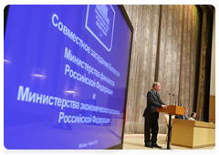 Prime Minister Vladimir Putin attended a joint meeting of the Ministry of Finance and Ministry of Economic Development Boards|14 may, 2010|15:11