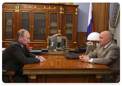 Prime Minister Vladimir Putin during a meeting with Moscow Mayor Yuri Luzhkov|15 may, 2010|17:46