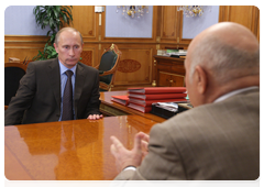 Prime Minister Vladimir Putin during a meeting with Moscow Mayor Yuri Luzhkov|15 may, 2010|17:46