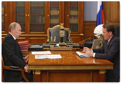 Prime Minister Vladimir Putin meets with Voronezh Region Governor Alexei Gordeyev