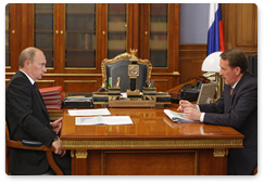 Prime Minister Vladimir Putin meets with Voronezh Region Governor Alexei Gordeyev