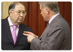 Russian Railways President Vladimir Yakunin and businessman Alisher Usmanov before a meeting between Prime Minister Vladimir Putin and leaders of the Russian Union of Industrialists and Entrepreneurs|17 may, 2010|20:10