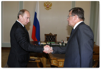 Prime Minister Vladimir Putin meets with First Deputy Prime Minister Viktor Zubkov