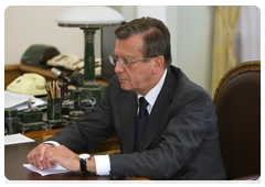 First Deputy Prime Minister Viktor Zubkov at a meeting with Prime Minister Vladimir Putin|18 may, 2010|12:34