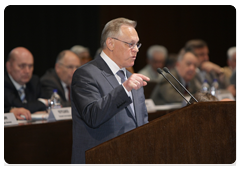 President of the Russian Academy of Sciences Yury Osipov addressing the Academy’s General Meeting|18 may, 2010|14:57