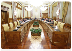 Prime Minister Vladimir Putin chairing a meeting of the Government of the Russian Federation|20 may, 2010|14:52