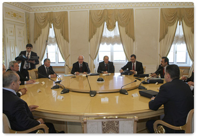 Prime Minister Vladimir Putin takes part in discussions with the heads of the delegations from CIS states