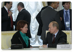 Prime Minister Vladimir Putin and Agriculture Minister Yelena Skrynnik attending the meeting of the EurAsEC Interstate Council’s heads of government|21 may, 2010|18:57