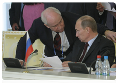 Prime Minister Vladimir Putin and the CIS Executive Committee’s executive secretary Sergei Lebedev attending the meeting of the EurAsEC Interstate Council’s heads of government|21 may, 2010|19:07