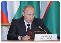 Председатель Правительства Российской Федерации В.В.Путин принял участие в беседе глав делегаций государств-участников СНГ в широком составе|21 мая, 2010|19:39