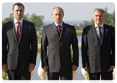 Prime Minister Vladimir Putin and other CIS prime ministera during a photo shoot|21 may, 2010|20:06