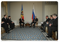 Председатель Правительства Российской Федерации В.В.Путин встретился с Премьер-министром Республики Молдова В.В.Филатом|22 мая, 2010|00:37