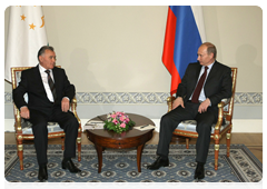 Председатель Правительства Российской Федерации В.В.Путин встретился с Премьер-министром Республики Таджикистан А.Г.Акиловым|22 мая, 2010|00:49