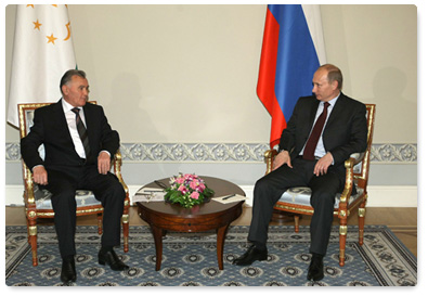 Председатель Правительства Российской Федерации В.В.Путин встретился с Премьер-министром Республики Таджикистан А.Г.Акиловым