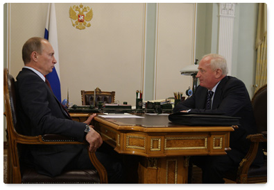 Prime Minister Vladimir Putin meets with Governor of the Tomsk Region Viktor Kress