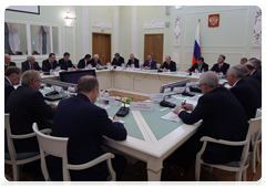 Prime Minister Vladimir Putin at a meeting on developing modern small arms and close combat weapons in Izhevsk|25 may, 2010|18:19