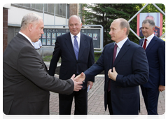 Prime Minister Vladimir Putin toured Izhmash Holding to learn about the company’s product line|25 may, 2010|18:59