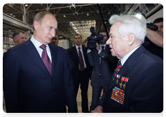 Prime Minister Vladimir Putin speaking with Lieutenant General Mikhail Kalashnikov, the designer of the AK-47 assault rifle, at Izhmash Holding|25 may, 2010|18:59