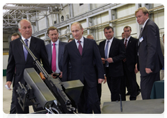 Prime Minister Vladimir Putin toured Izhmash Holding to learn about the company’s product line|25 may, 2010|18:59