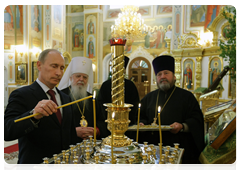 Prime Minister Vladimir Putin visiting St. Michael’s Cathedral in Izhevsk|25 may, 2010|09:54