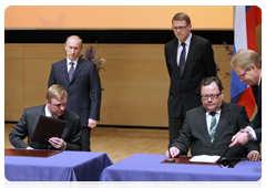 Vladimir Putin and Matti Vanhanen attended the signing of the Agreement on Joint Investment between the Russian state corporation RusNano and Finnish Industry Investment Ltd|27 may, 2010|17:24