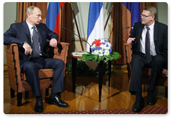 Prime Minister Vladimir Putin meets with his Finnish counterpart Matti Vanhanen