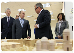 Председатель Правительства Российской Федерации В.В.Путин осмотрел новое здание российского научного центра «Прикладная химия»|28 мая, 2010|17:19