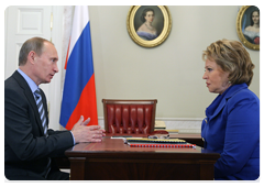 Председатель Правительства Российской Федерации В.В.Путин провел рабочую встречу с губернатором Санкт-Петербурга В.И.Матвиенко|28 мая, 2010|17:55
