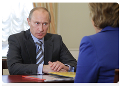 Председатель Правительства Российской Федерации В.В.Путин провел рабочую встречу с губернатором Санкт-Петербурга В.И.Матвиенко|28 мая, 2010|17:55