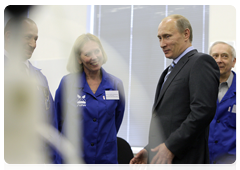 Prime Minister Vladimir Putin speaking with employees at the Russian research centre Applied Chemistry|28 may, 2010|19:25