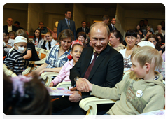 Председатель Правительства Российской Федерации В.В.Путин посетил благотворительный литературно-музыкальный вечер «Маленький принц»|29 мая, 2010|21:04