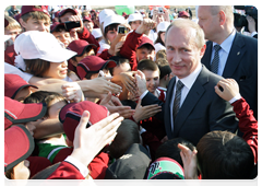 After laying the foundation stone of a football stadium in Kazan, Vladimir Putin spoke to young athletes|5 may, 2010|20:06