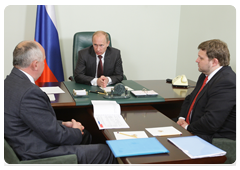 Prime Minister Vladimir Putin  meeting with Kirov Region Governor Nikita Belykh and Sergei Chemezov, Director General of State Corporation Russian Technologies|6 may, 2010|11:48