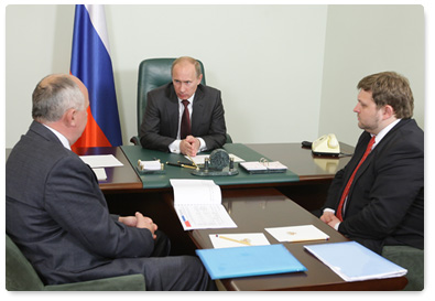 Prime Minister Vladimir Putin meets with Kirov Region Governor Nikita Belykh and Sergei Chemezov, Director General of State Corporation Russian Technologies