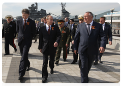 Prime Minister Vladimir Putin touring the Admiral Serebryakov Embankment in Novorossiysk|7 may, 2010|19:14