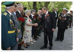 Prime Minister Vladimir Putin lays a wreath at Heroes’ Square, a war memorial in Novorossiysk|7 may, 2010|19:28