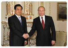 Prime Minister Vladimir Putin meeting with Hu Jintao, General Secretary of the Communist Party of China|8 may, 2010|22:13