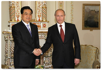 Prime Minister Vladimir Putin meets with Hu Jintao, General Secretary of the Communist Party of China