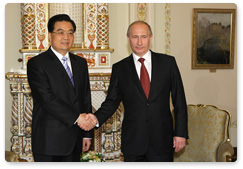 Prime Minister Vladimir Putin meets with Hu Jintao, General Secretary of the Communist Party of China