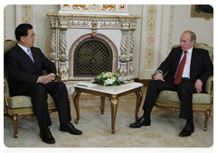 Prime Minister Vladimir Putin meeting with Hu Jintao, General Secretary of the Communist Party of China|8 may, 2010|22:27