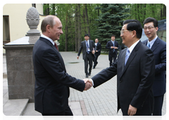 Prime Minister Vladimir Putin meeting with Hu Jintao, General Secretary of the Communist Party of China|8 may, 2010|22:31