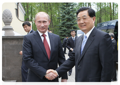 Prime Minister Vladimir Putin meeting with Hu Jintao, General Secretary of the Communist Party of China|8 may, 2010|22:32