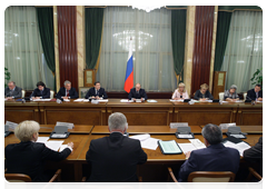 Prime Minister Vladimir Putin at a meeting with representatives of the Federation of Independent Trade Unions of Russia|1 june, 2010|16:58